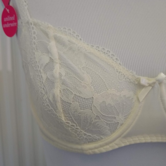 NWT Luxurious White Lace Bra Lingerie - Picture 3 of 8